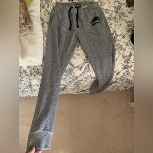 Xs excellent condition women’s Roots pants.